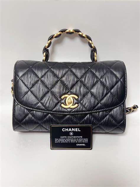 新作♡【CHANEL】スモールフラップバッグ ブラック .